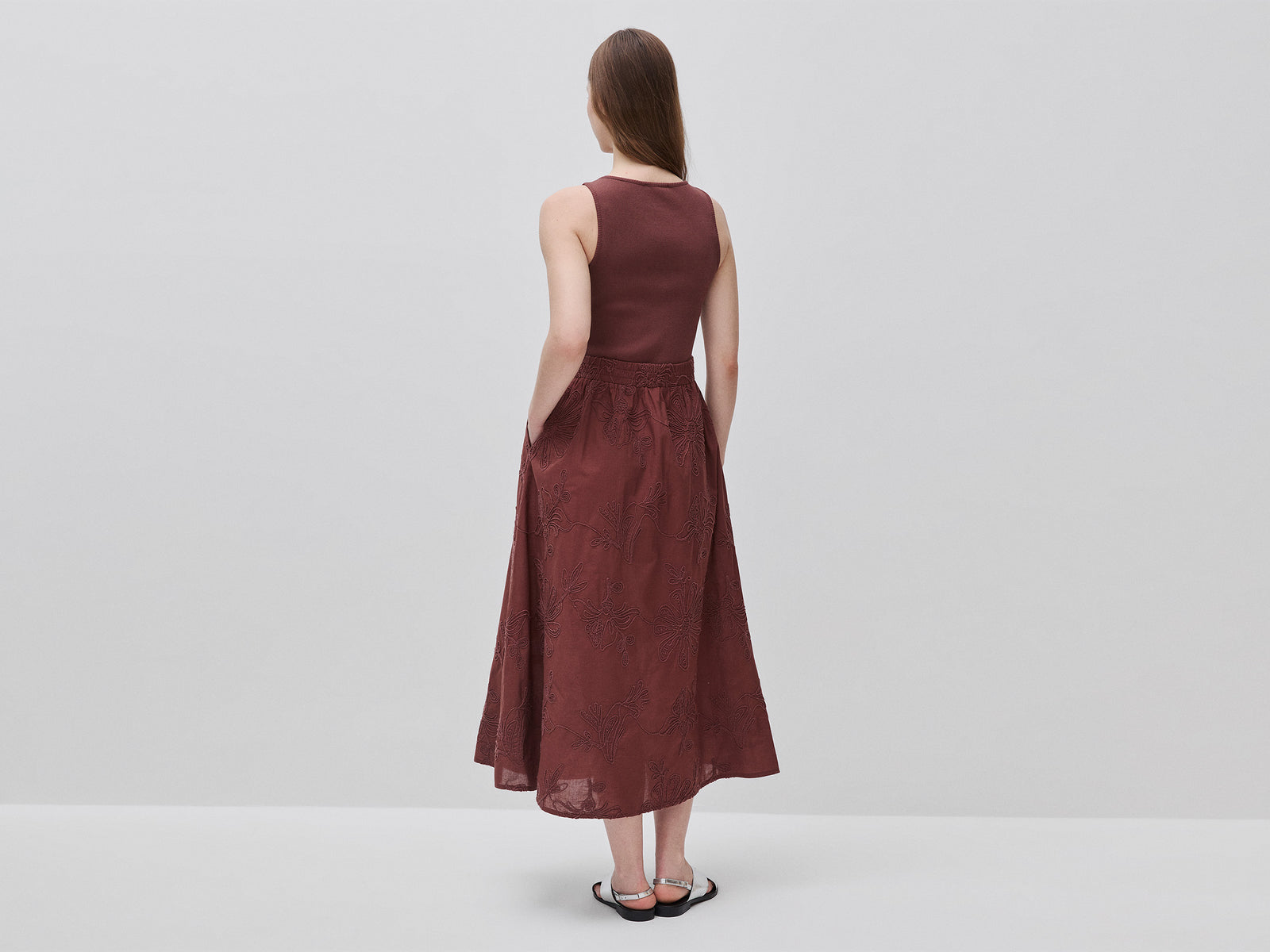 Vestido midi com bordados florais - ucb_image_B