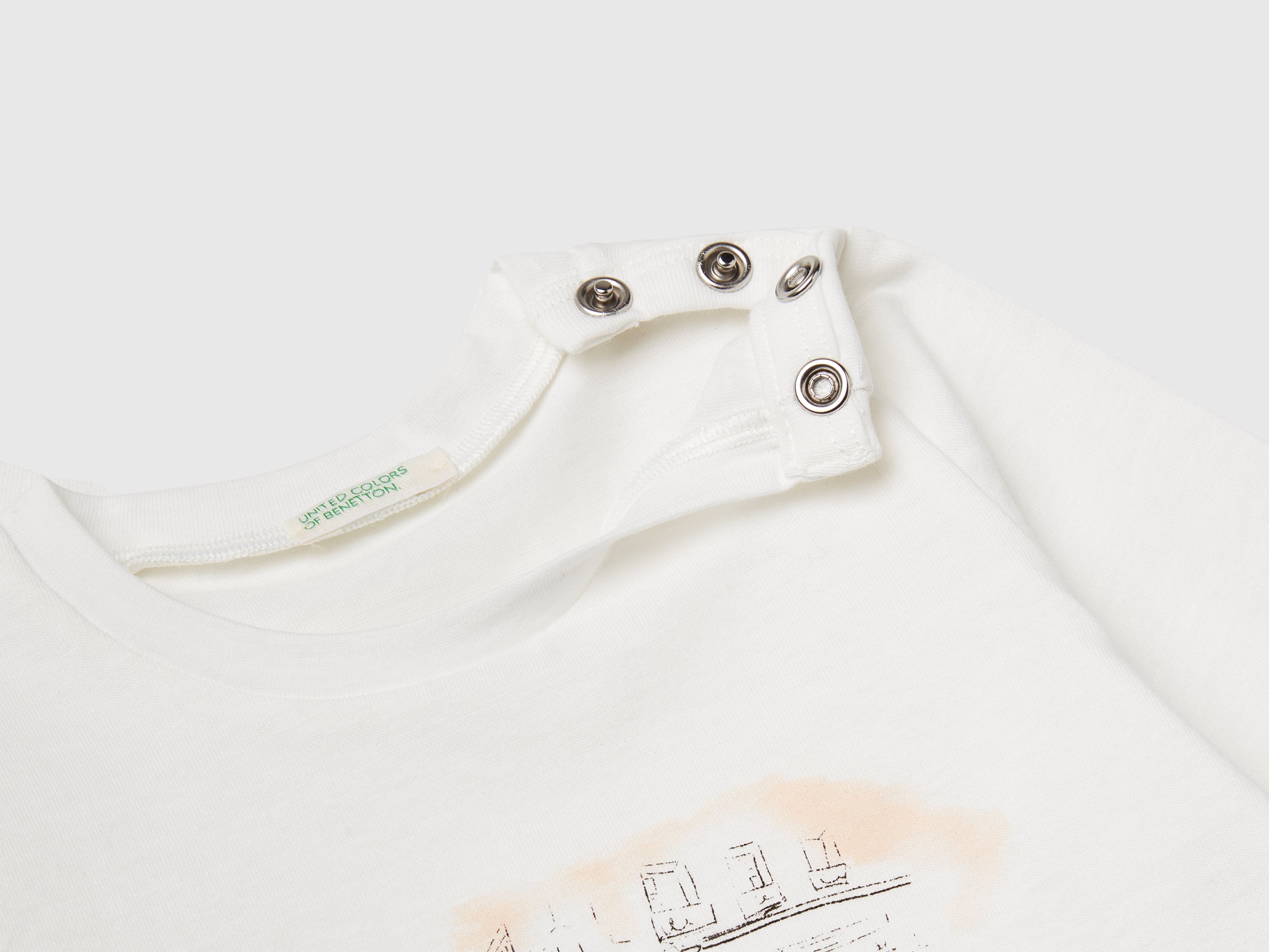 T-shirt com estampa em relevo - ucb_image_DS1