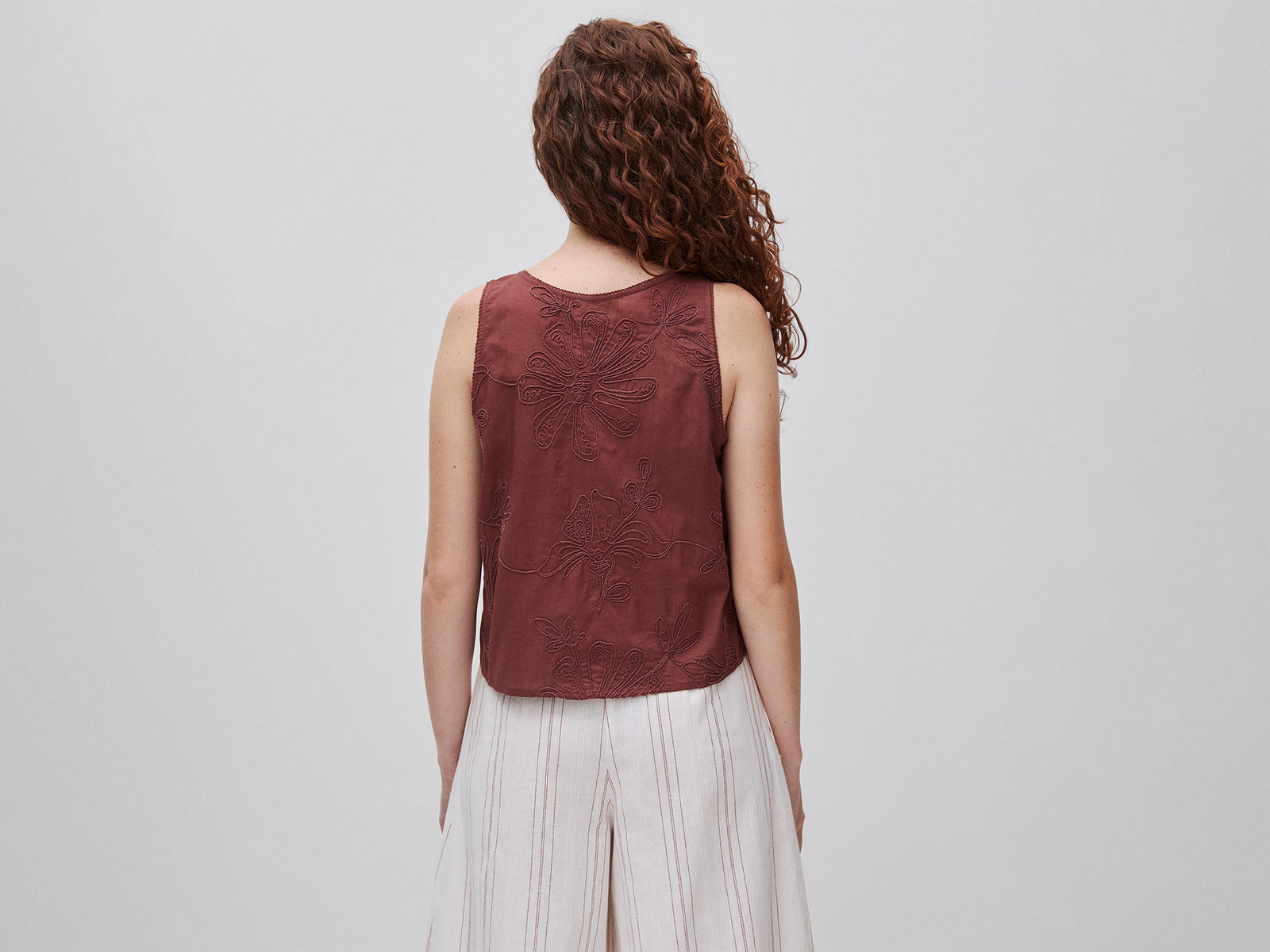 Top com bordados florais - ucb_image_B