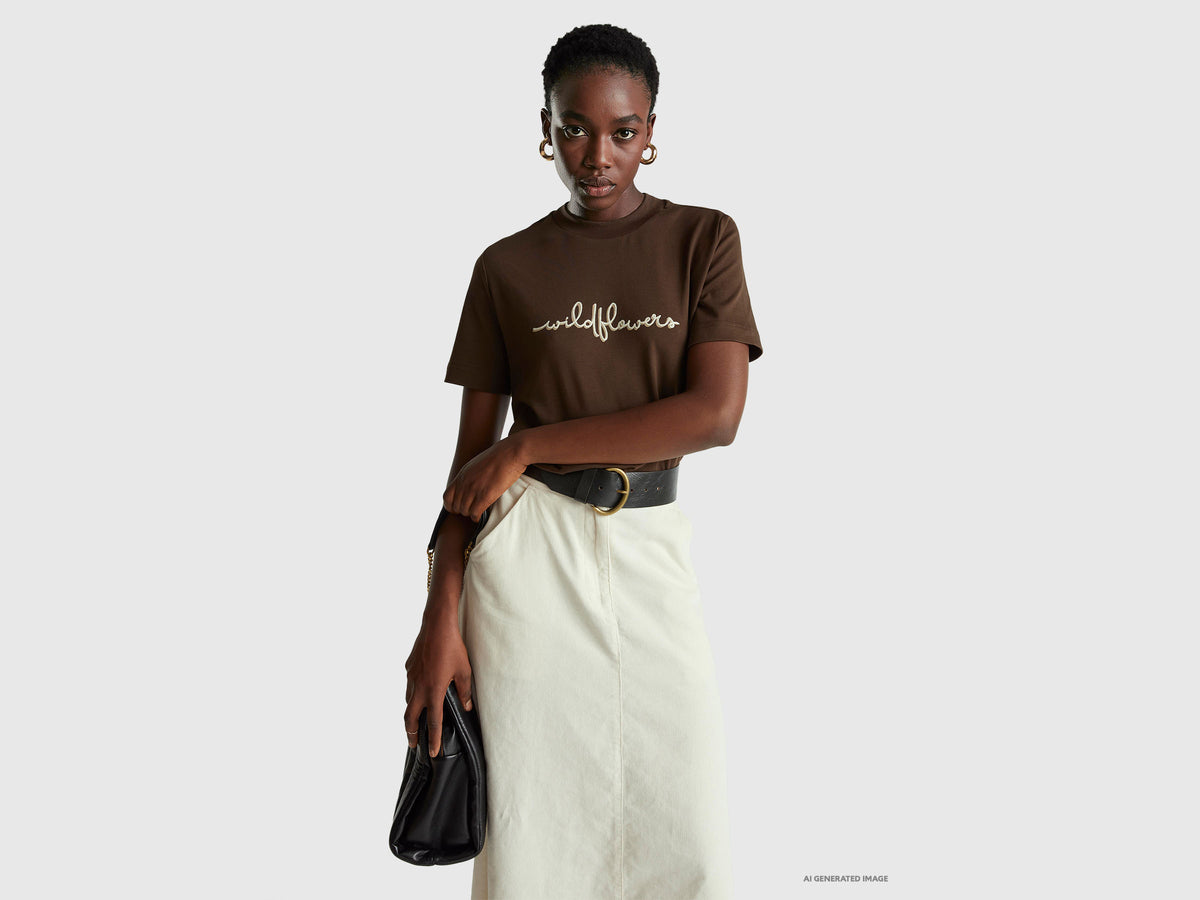 T-shirt com estampa e bordado - ucb_image_F