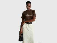 T-shirt com estampa e bordado - ucb_image_F
