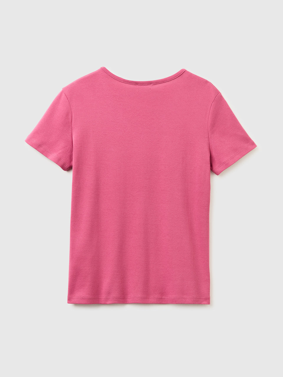 Slim fit t-shirt with V-neck - ucb_image_BS