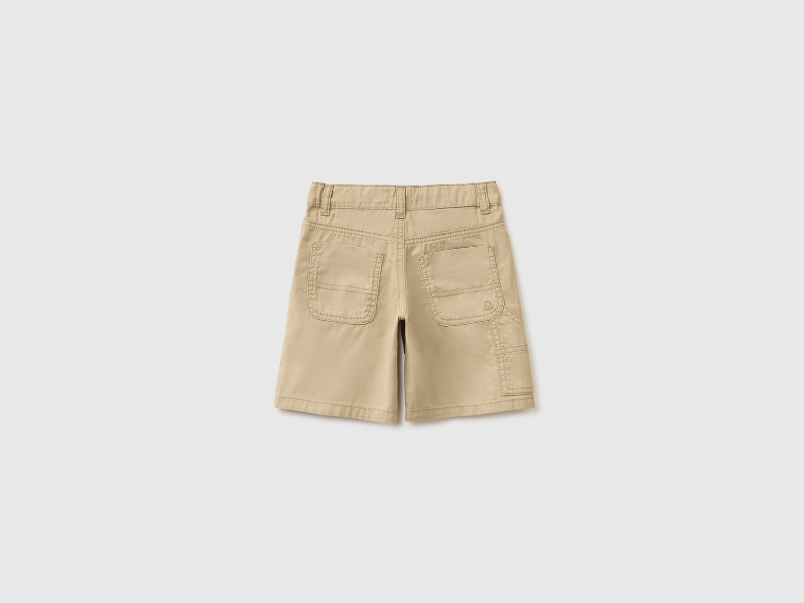 Bermudas leves com bolsos - ucb_image_BS