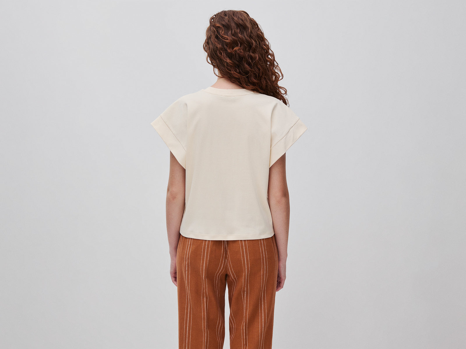 T-shirt com bordado - ucb_image_B