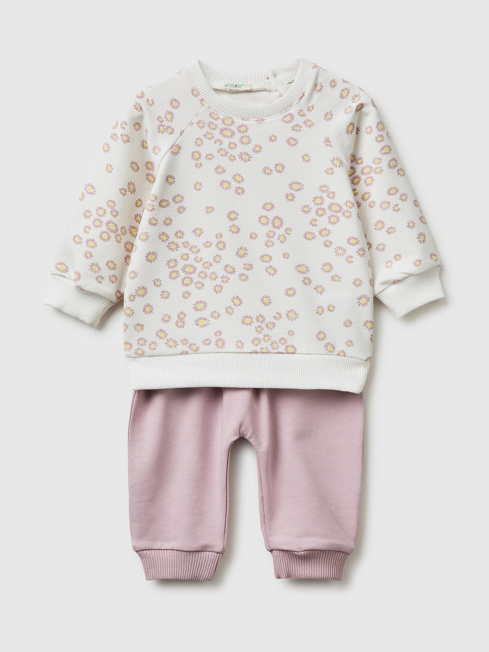 Stretch sweatshirt outfit - ucb_image_FS
