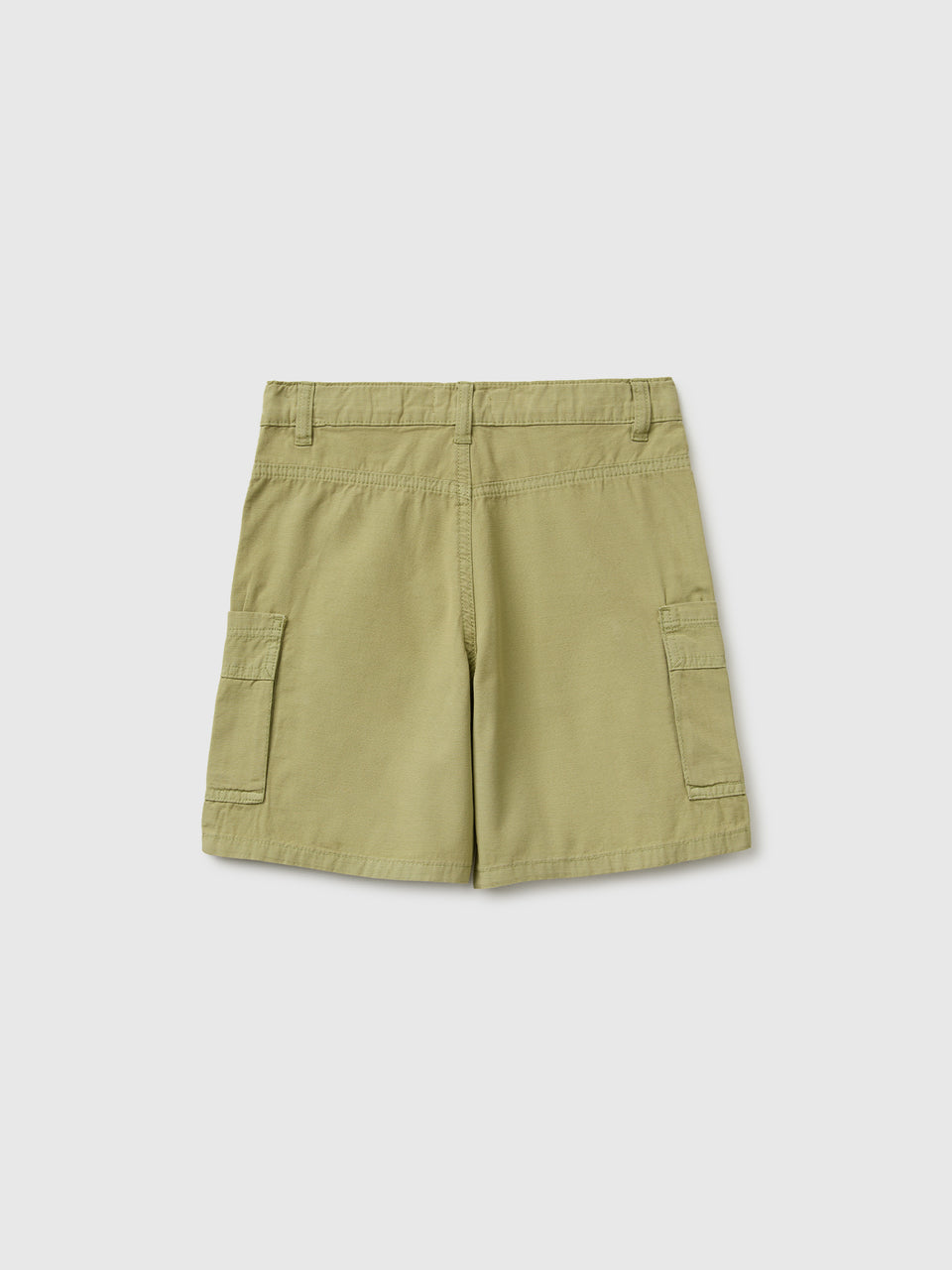 Bermuda shorts with pockets - ucb_image_BS