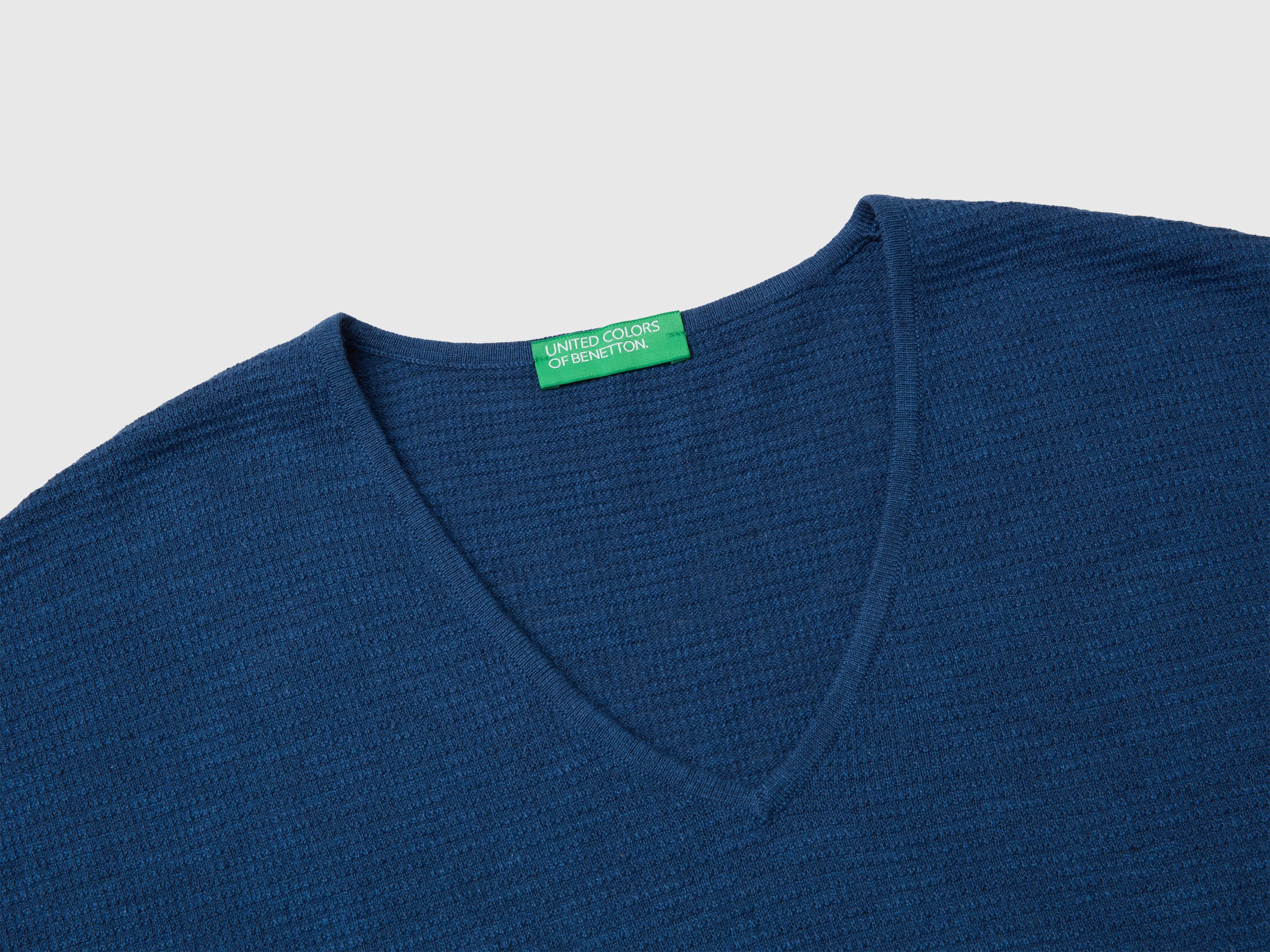 V-neck sweater in linen blend - ucb_image_DS1