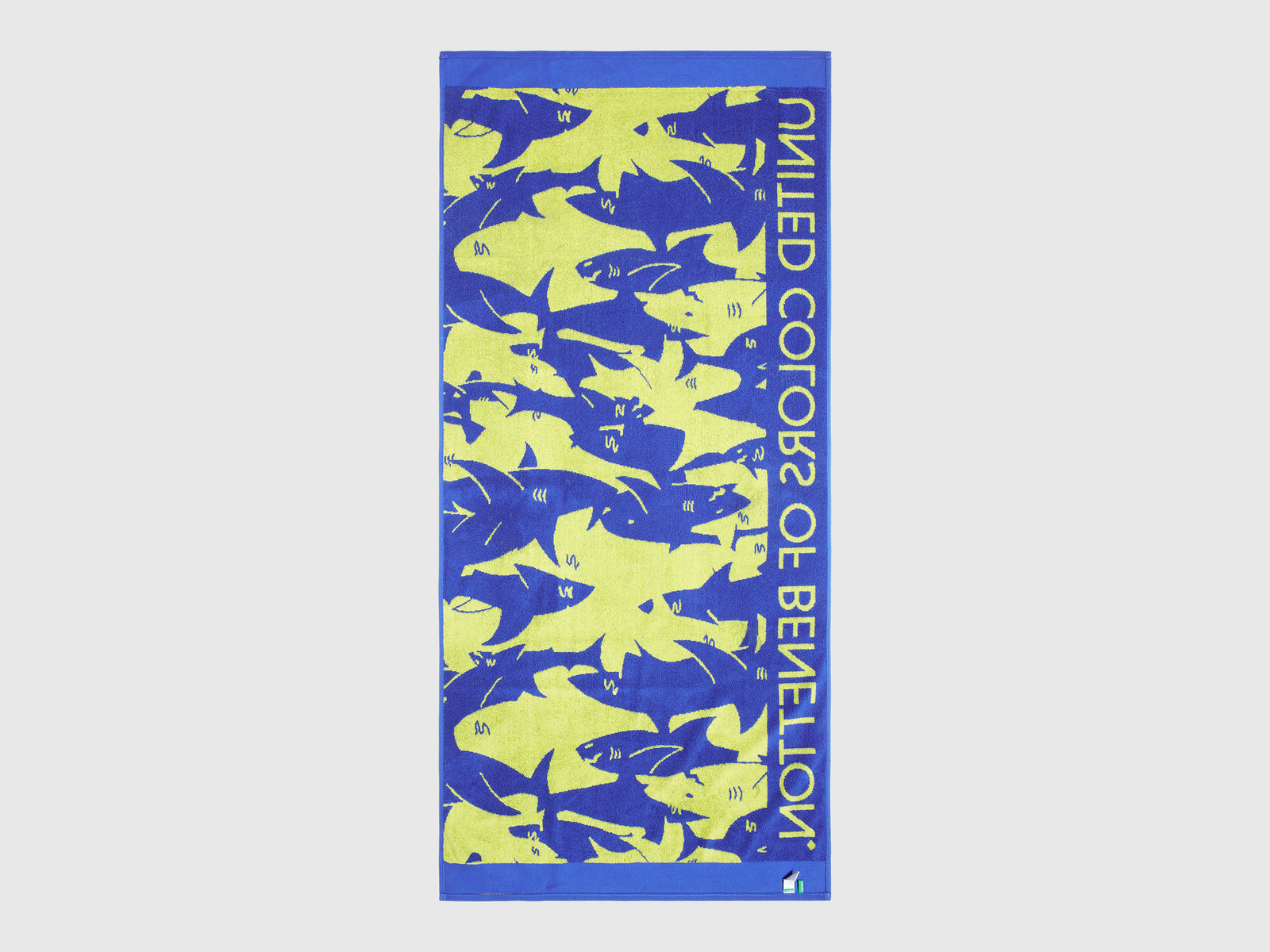 Toalha de praia com tubarões jacquard - ucb_image_BS