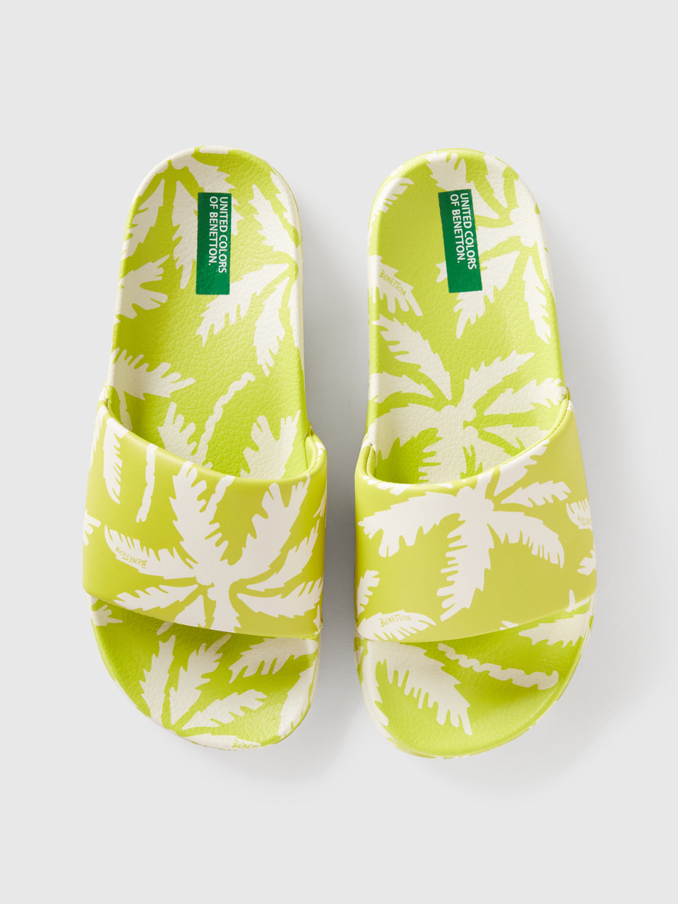 Chinelos com estampado tropical - ucb_image_BS