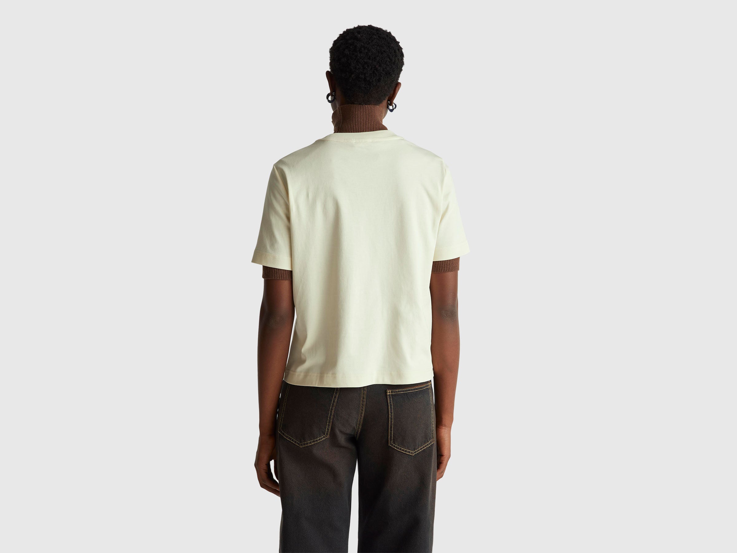 T-shirt com estampa e bordado - ucb_image_B
