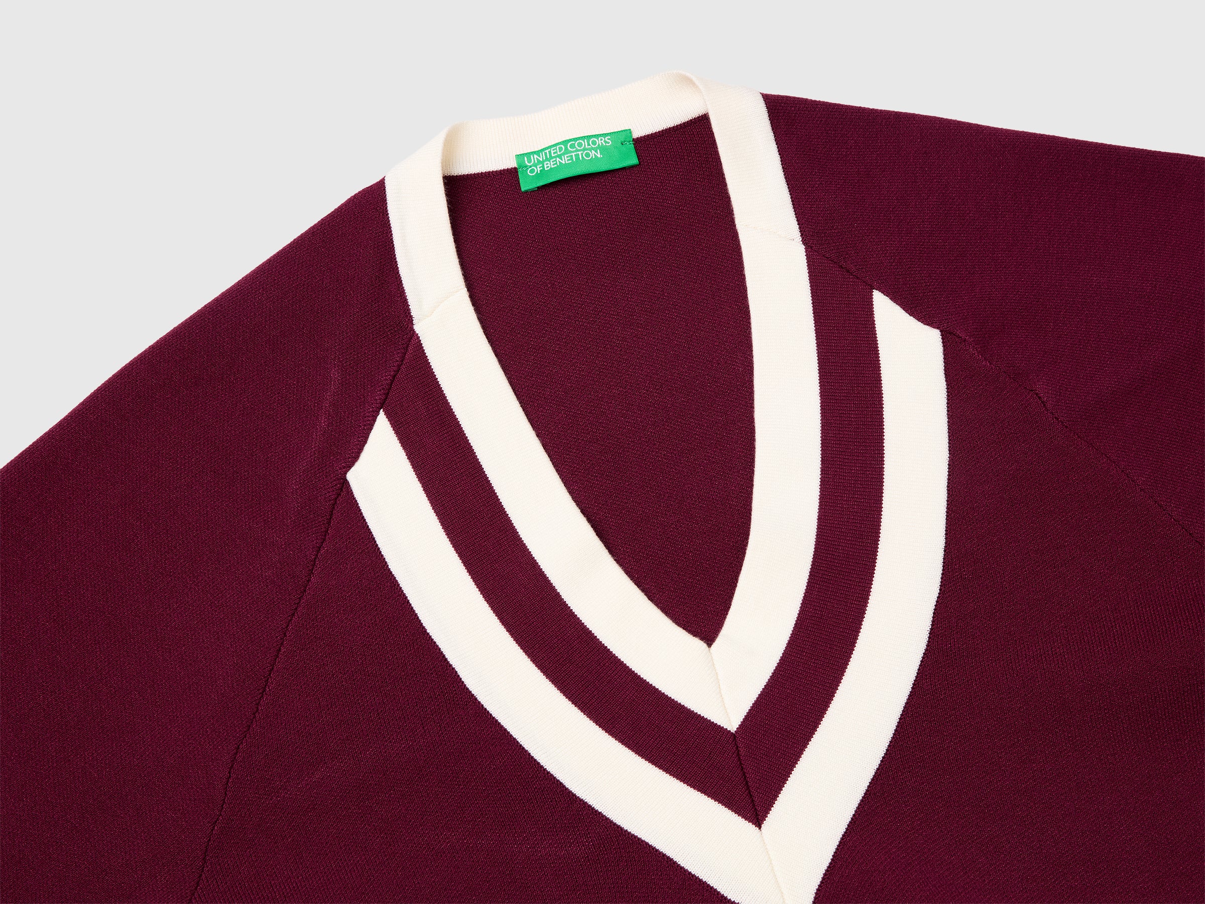 Boxy fit V-neck sweater - ucb_image_DS1